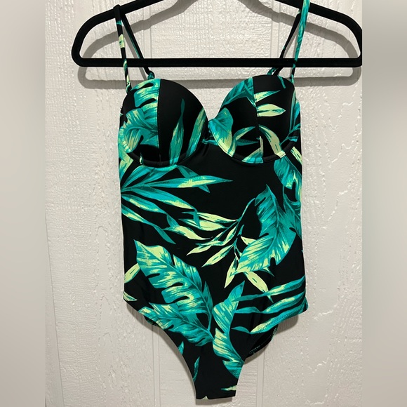 Old Navy Other - Old Navy size small tropical one piece bathing suit